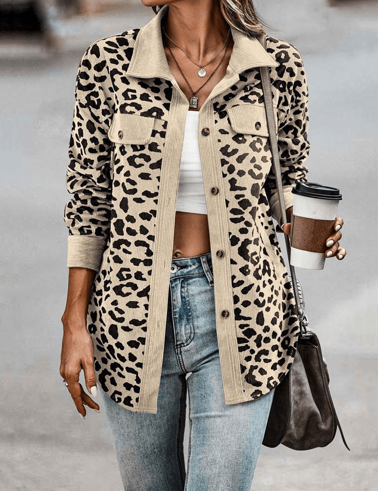 Damesjas leopardprint beige met knopen vooraanzicht