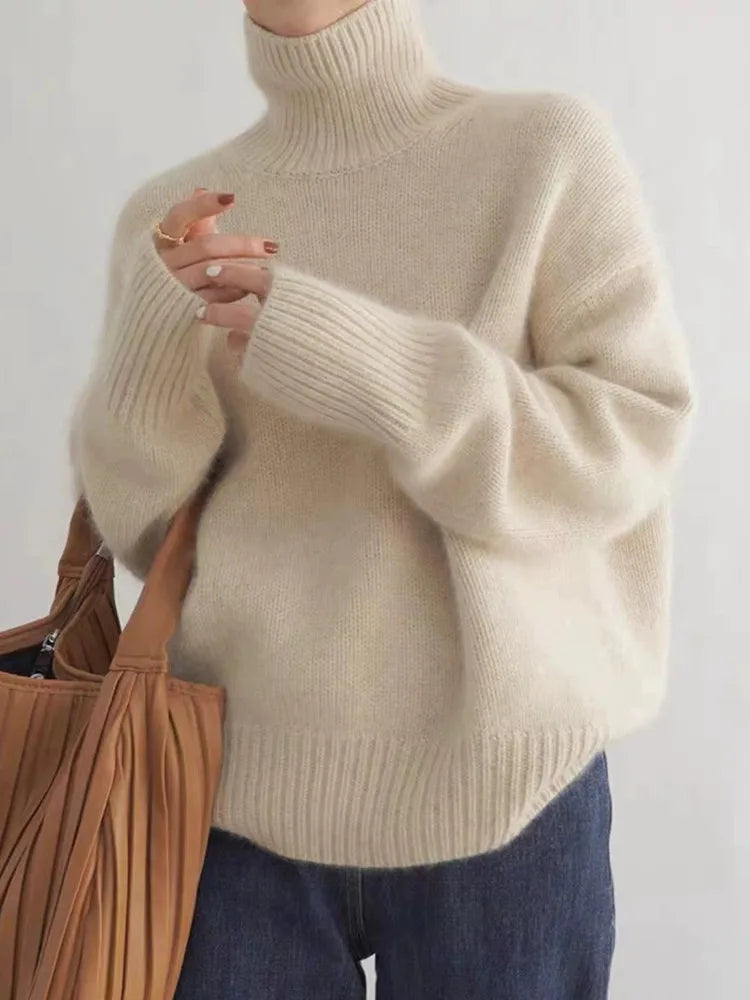 Wollen coltrui sweater crème met hoge hals en bolmouwen front view