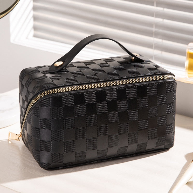 Make-up tas zwart met ruitpatroon, PU-leer, detail shot