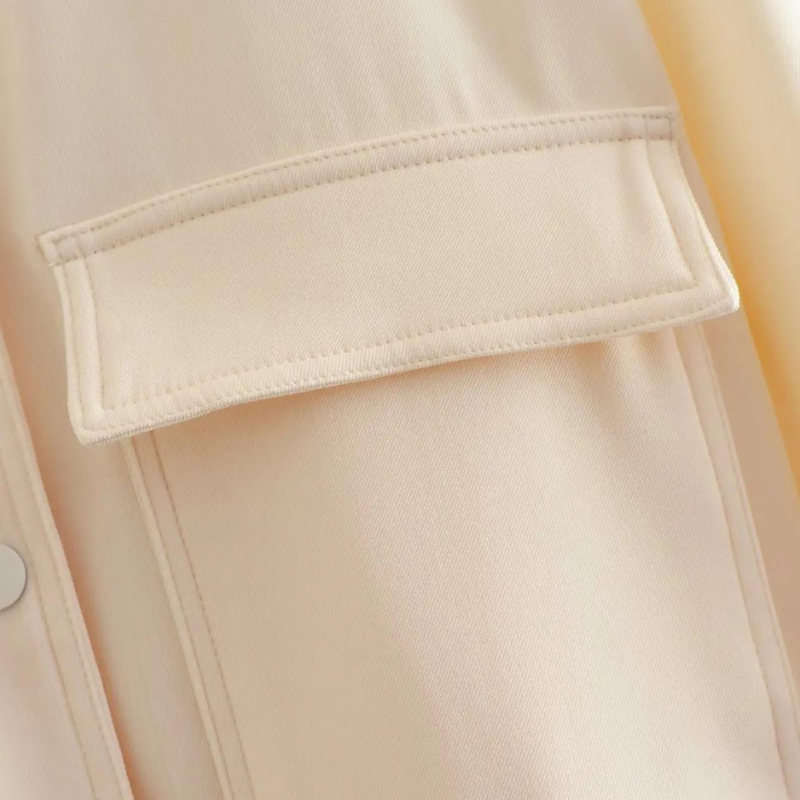 Bomberjack beige met zakken detailopname