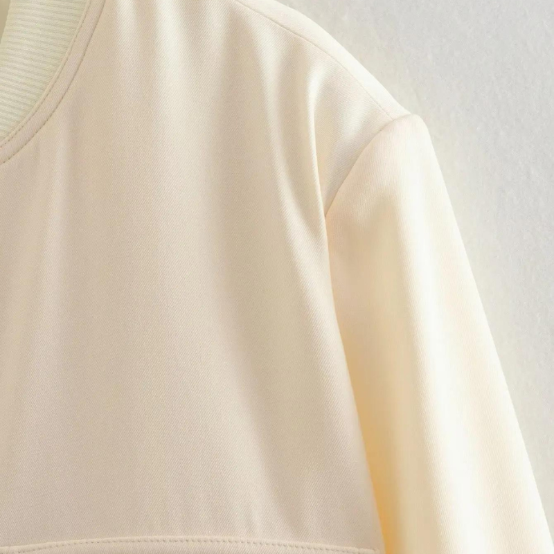 Bomberjack beige met zakken detail shot