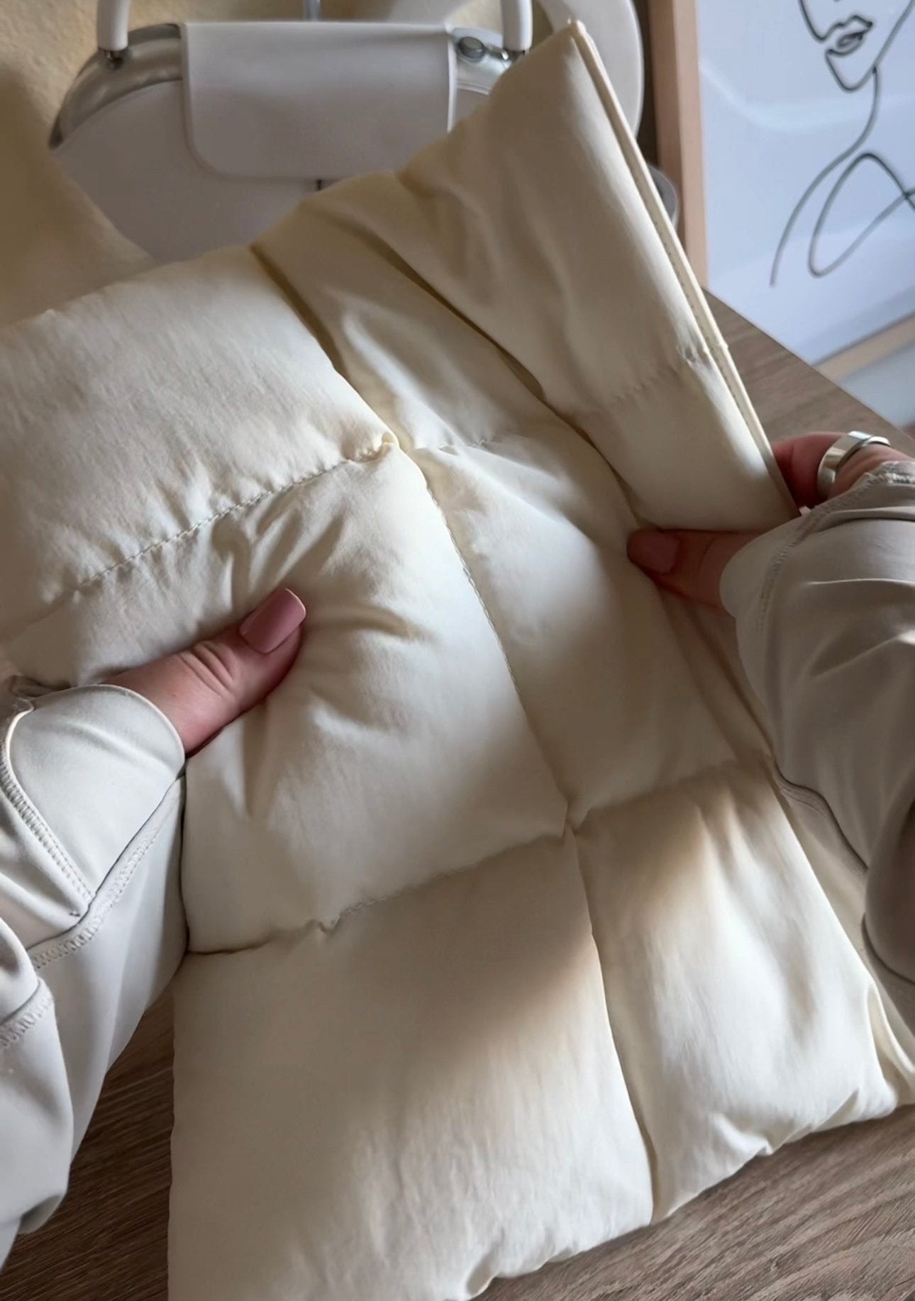 Laptophoes puffer wit detailopname