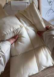 Laptophoes puffer wit detailopname