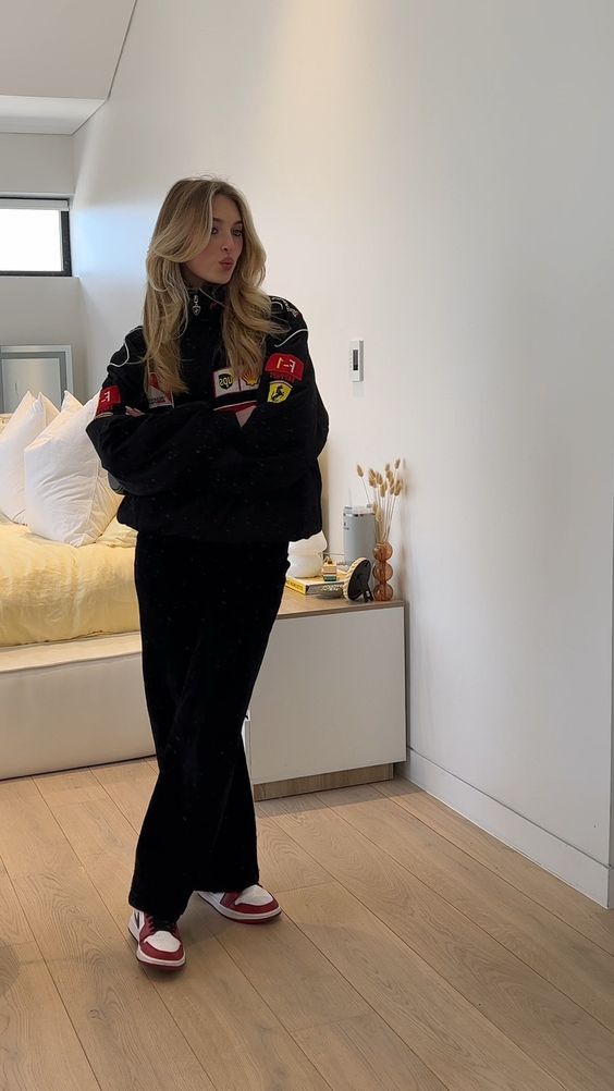 Bomberjack zwart met emblemen en rits voorzijde