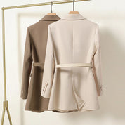 Blazer dames beige met riem rugzijde
