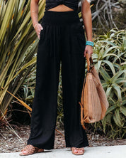 Zomerpants zwart met hoge taille en brede pijpen, zijaanzicht