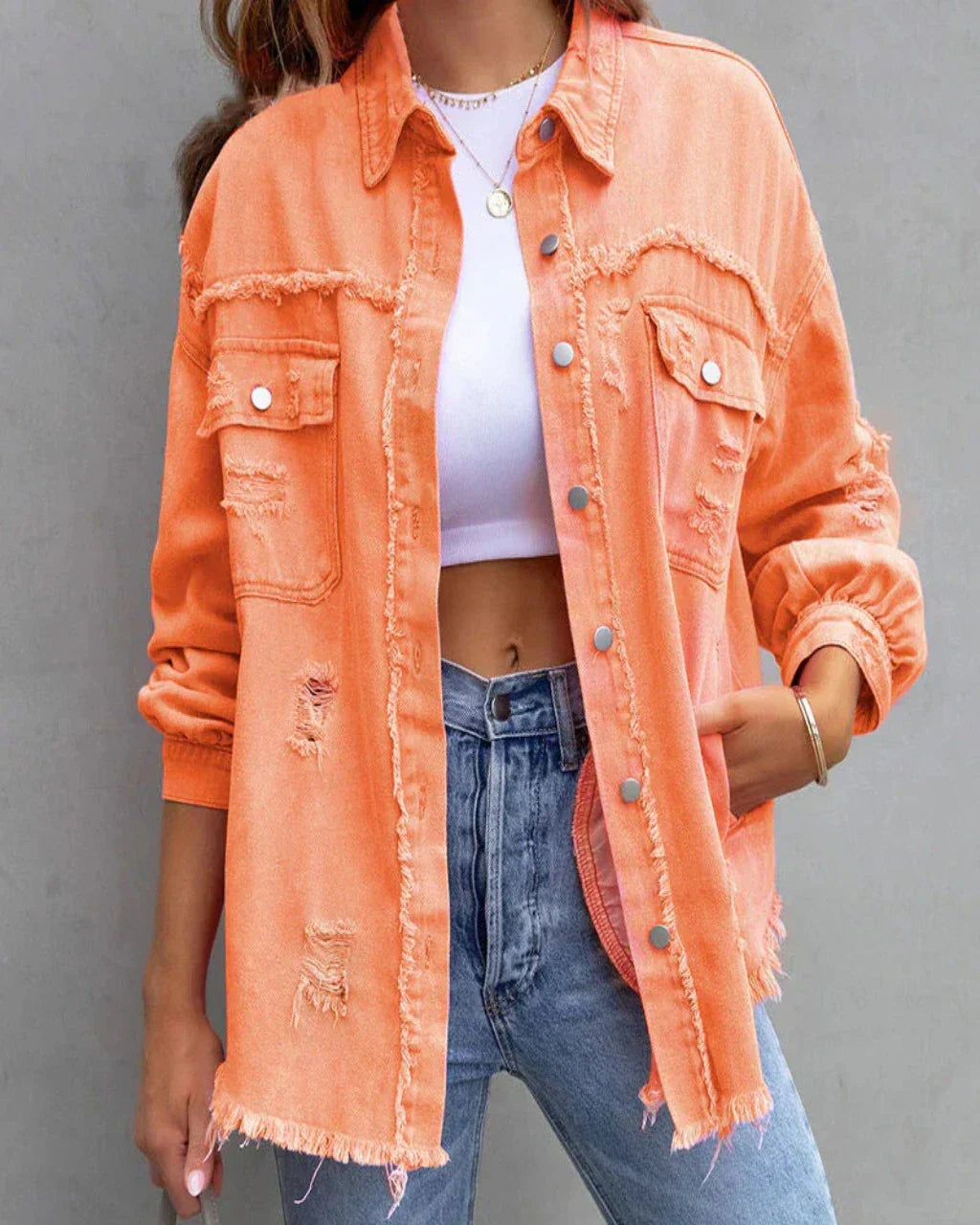 Oranje verscheurd denim jasje met knopen en zakken front view