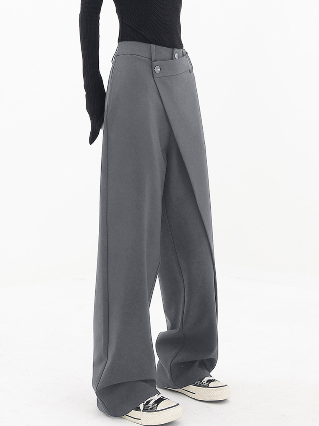 Grijze oversized pantalon met dubbele knoop detail front view