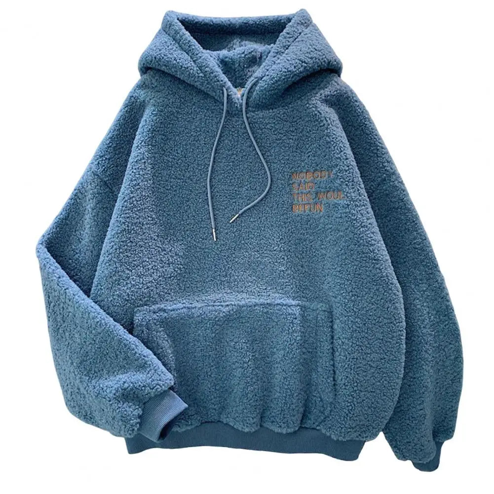 Blauwe teddyhoodie met fleece materiaal en opschrift, front view