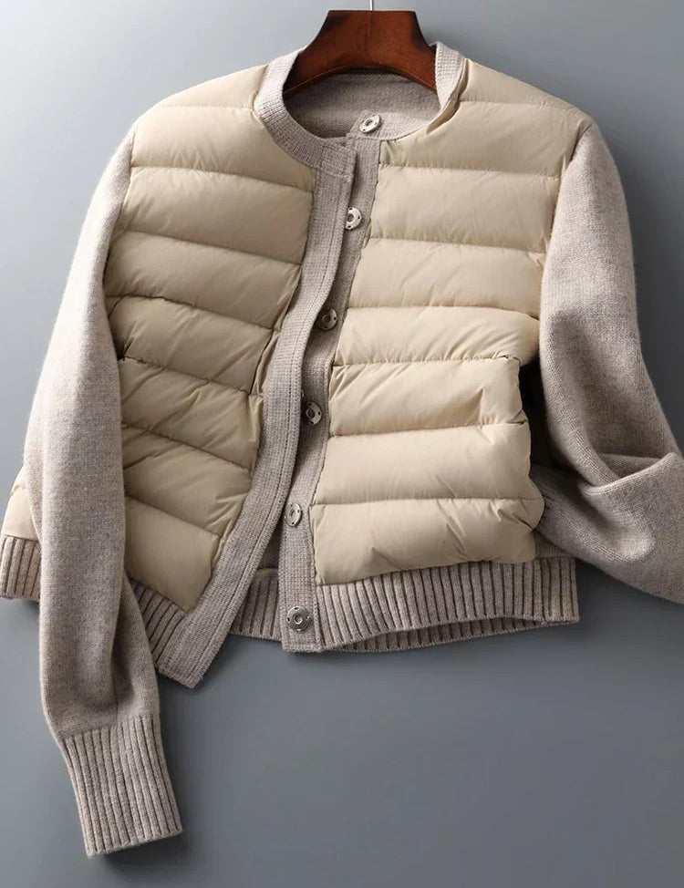 Dames pufferjas met gebreide mouwen en beige vulling, front view