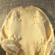 Gele gebreide sweater met franjes en scheuren, front view