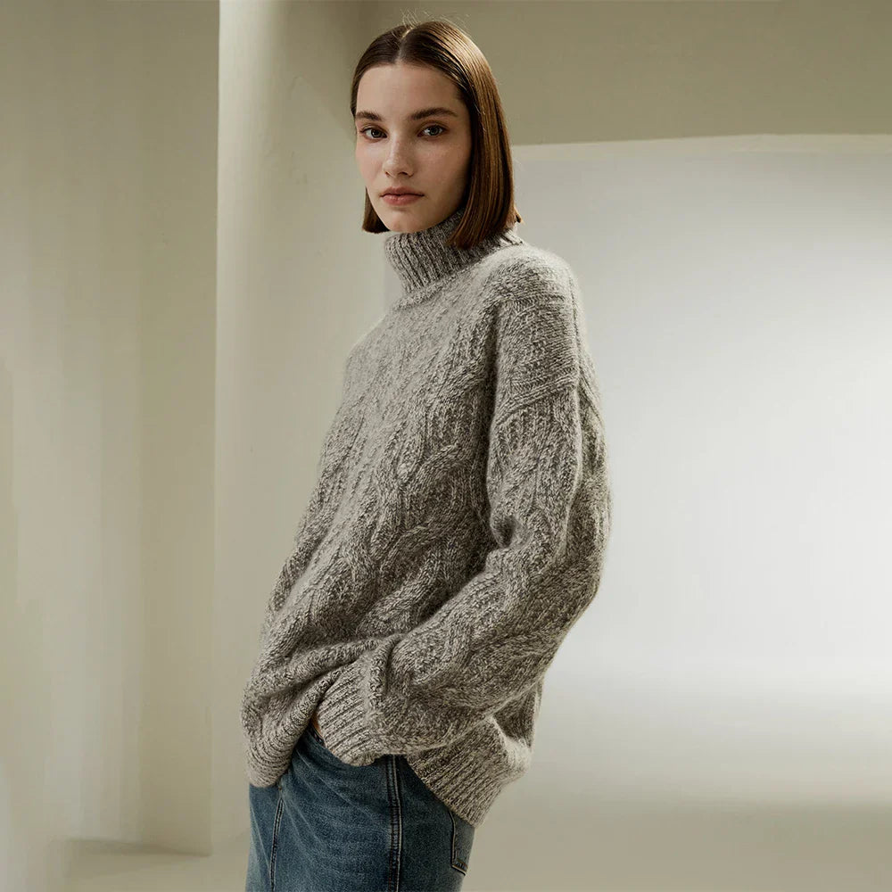 Gebreide trui grijs met hoge hals en textuur front view