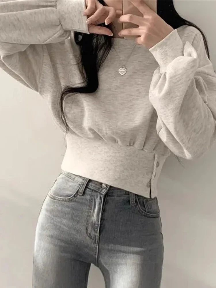 Grijze hoodie met lange mouwen en knoopdetail vooruitgezien