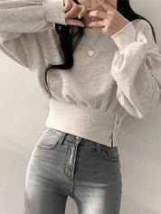 Grijze hoodie met lange mouwen en knoopdetail vooruitgezien