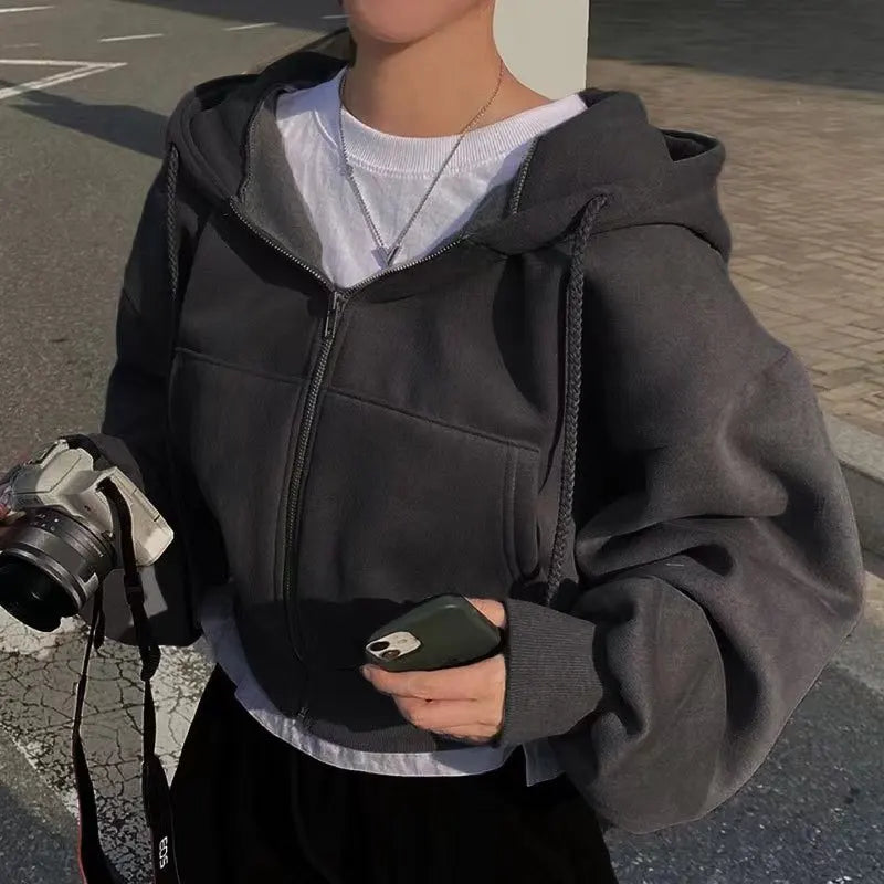 Hoody zwart met rits en zakken front view