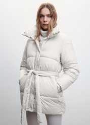 Dames pufferjas wit met riem en opgezet kraag front view