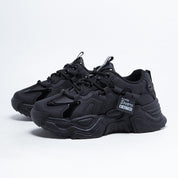 Sneakers zwart leer met dikke zool en label detail