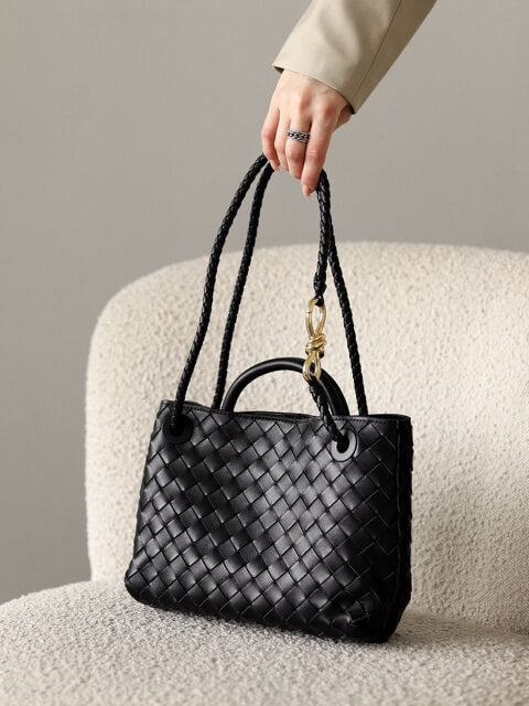 Dames handtas zwart gevlochten detail