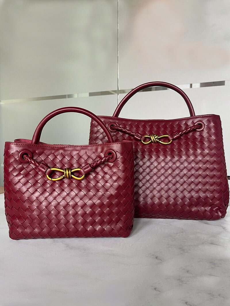 Dames handtassen rood gevlochten detail shot