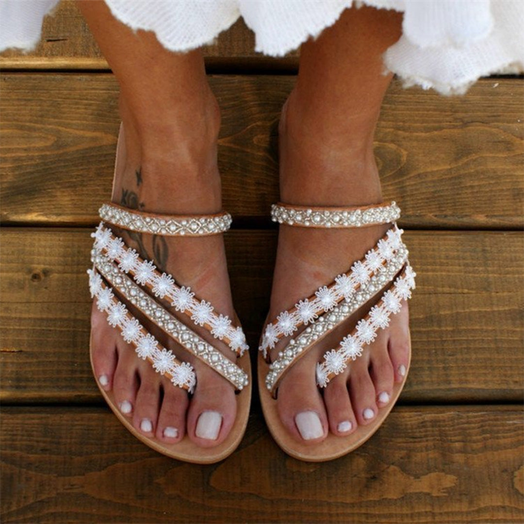 Vegan leer sandalen met kantdetails en parels vooraanzicht