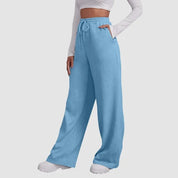 Damesbroek blauw met elastische taille en zakken, zijprofiel