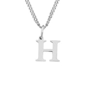 Halsketting met zilveren letter H hangend op kubus ketting