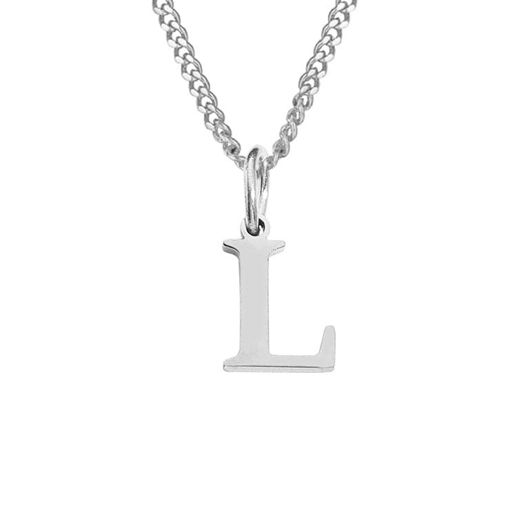Halsketting met zilveren 'L'-letterhanger en kubusketting close-up