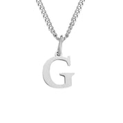 Halsketting met zilveren 'G'-letterhanger en kubusketting close-up