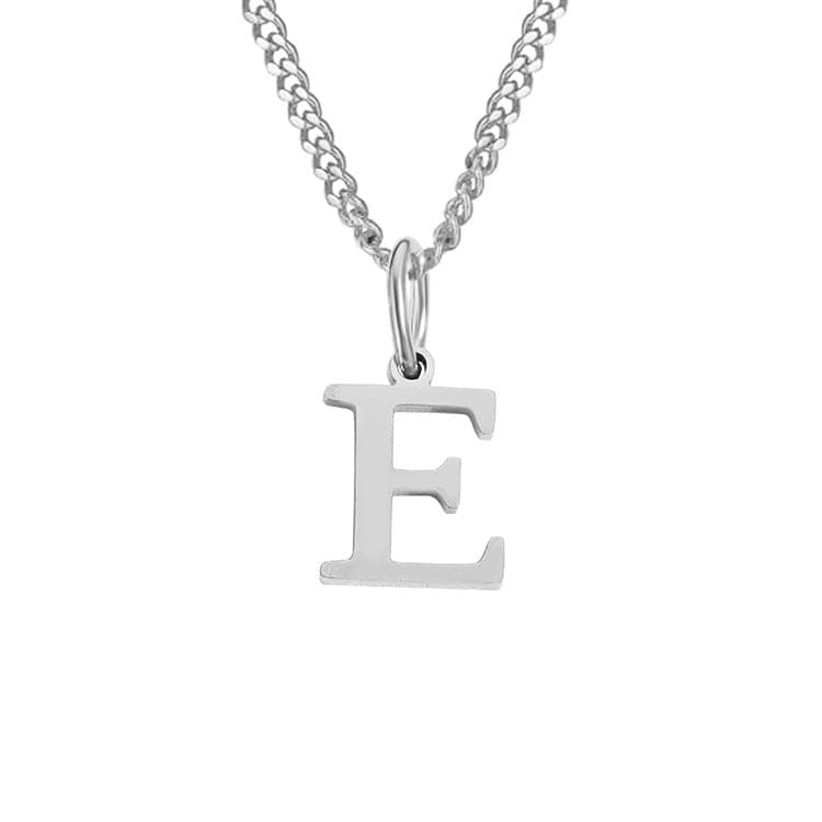 Halsketting zilveren kubus ketting met letter E hanger vooraanzicht