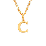 Halsketting met gouden letter C en kubusketting close-up