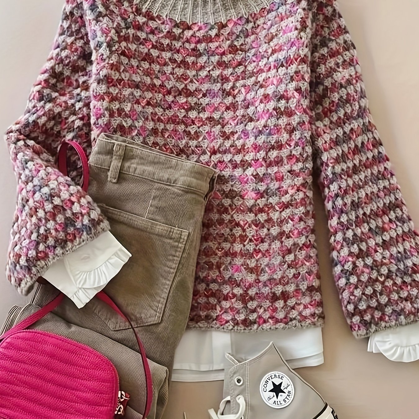 Trui gebreid met allover patroon roze en beige front view