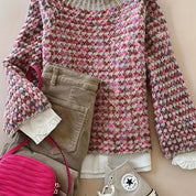 Trui gebreid met allover patroon roze en beige front view