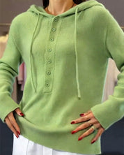 Winter gebreide hoodie trui groen met knopen vooraanzicht