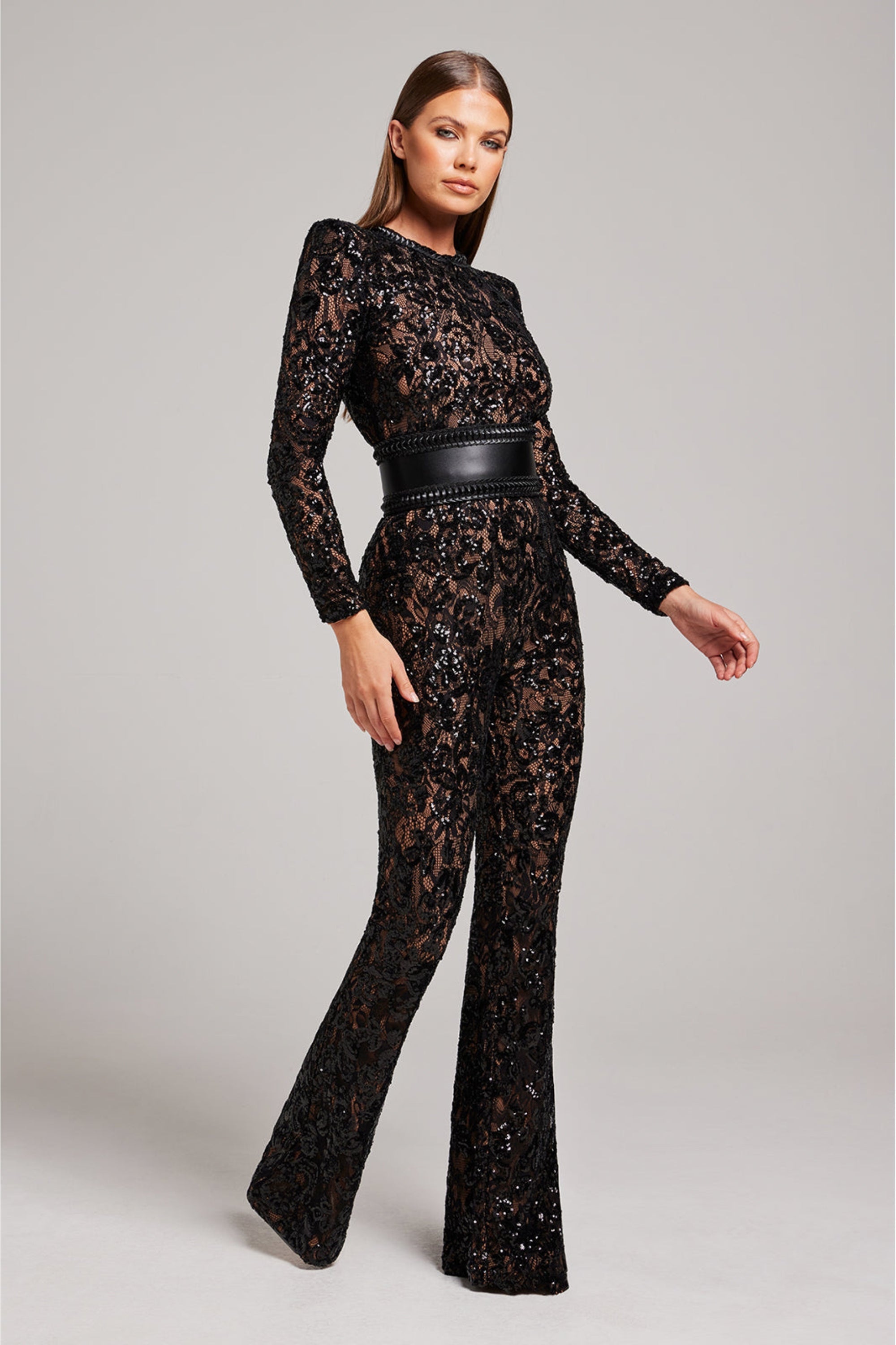 Jumpsuit zwart kant met riem detail zijkant