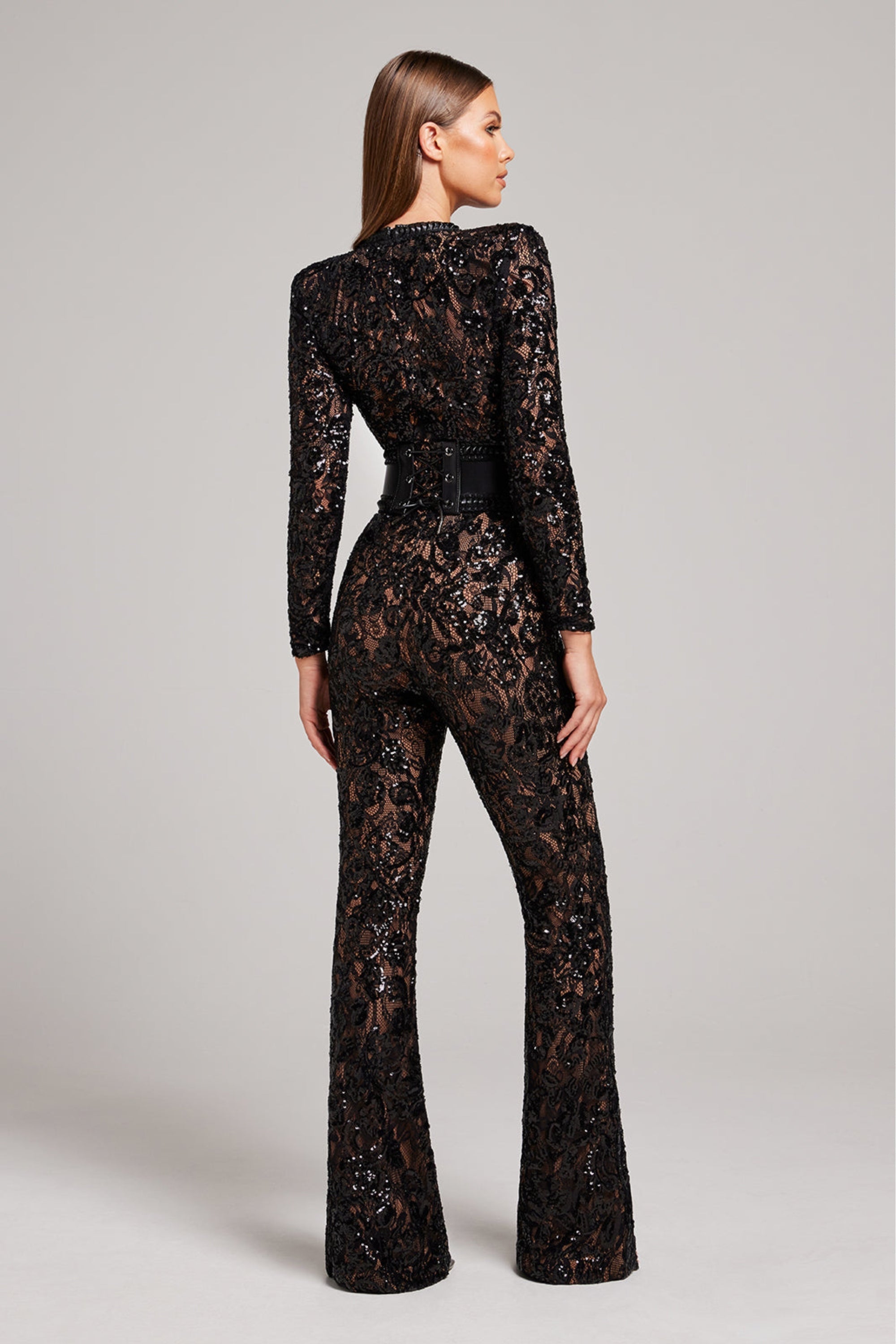Jumpsuit zwart kant met sequins en ceintuur rugzijde