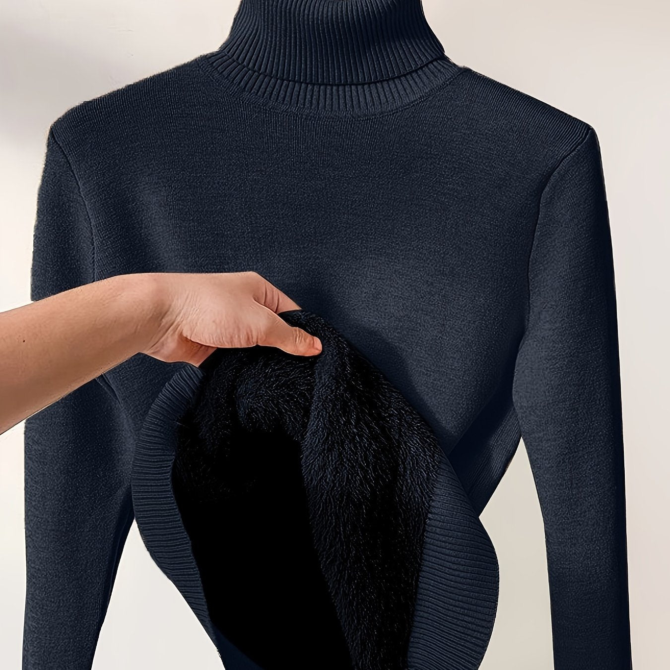 Trui donkerblauw gebreid turtle neck detail shot