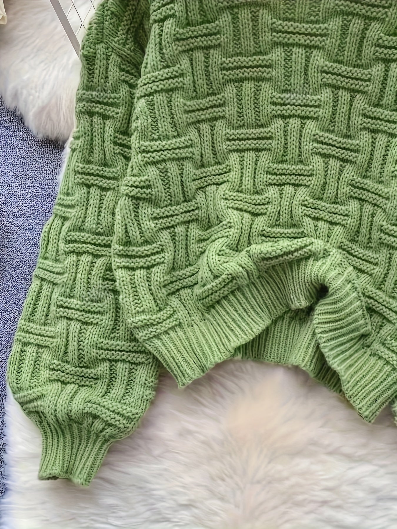 Trui gebreid groen ronde hals detail
