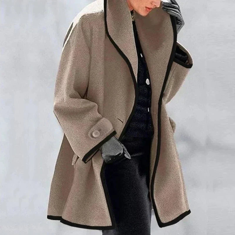Dames trenchcoat beige met zwarte randen, front view