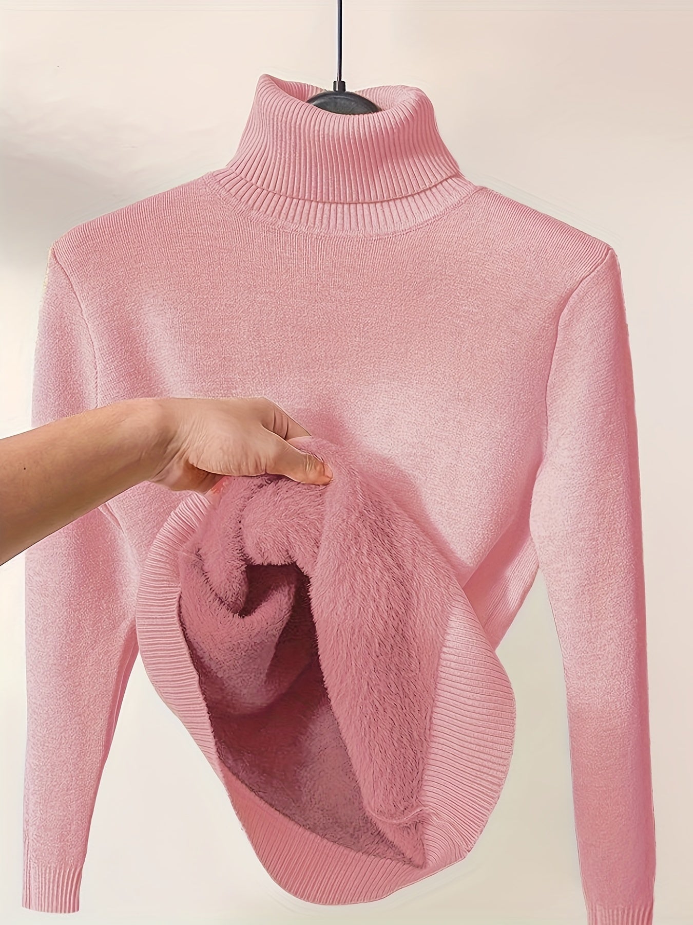 Trui roze gebreid turtle neck met bontdetail vooraanzicht