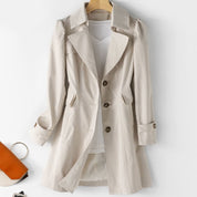 Trenchcoat beige met knopen en zakken vooraanzicht