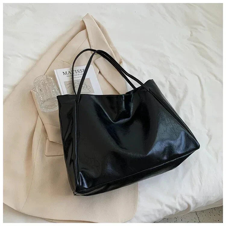Tote bag black vegan leather front view