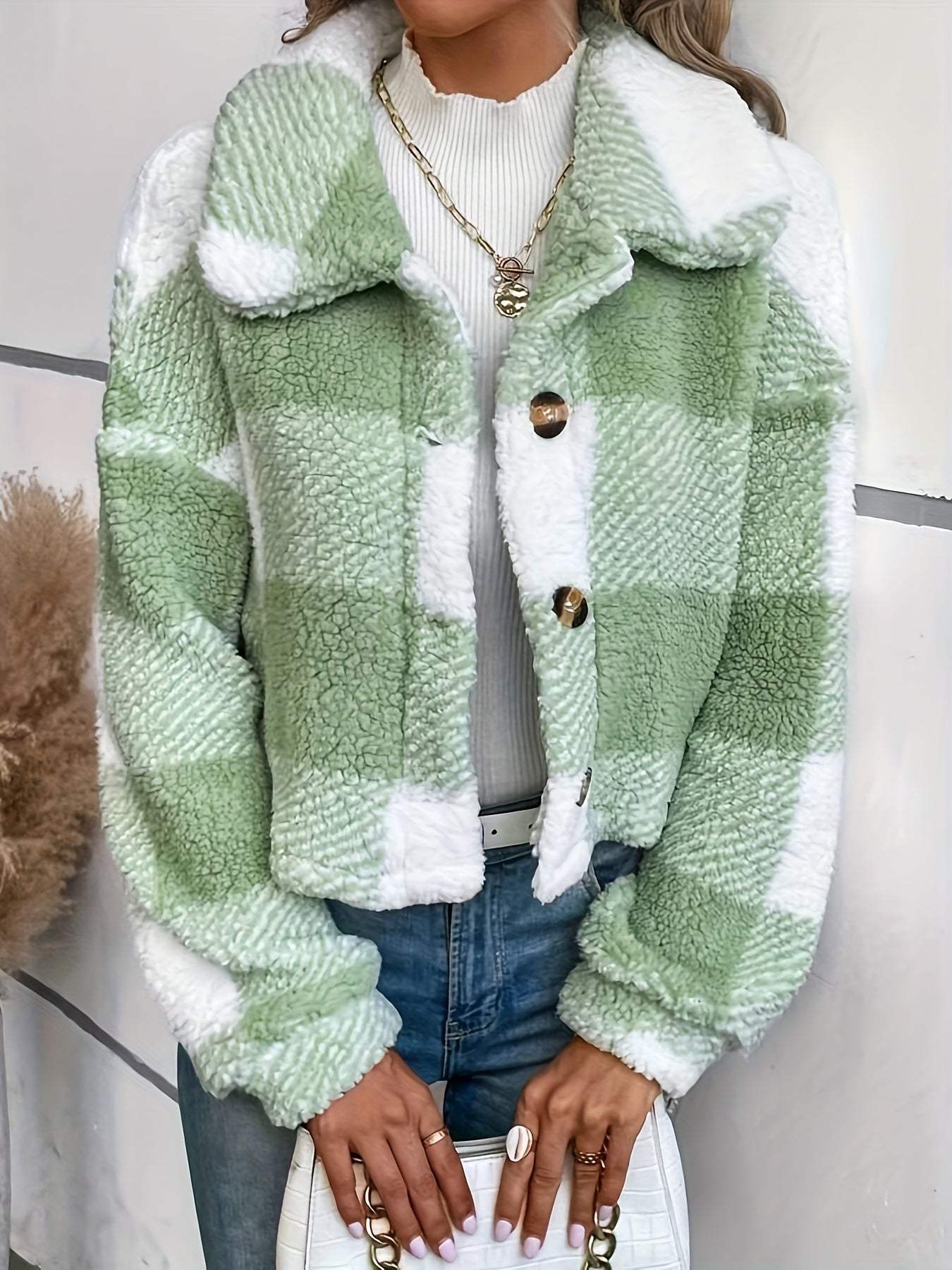 Dames jack groen-wit bontlook met ronde knopen front view