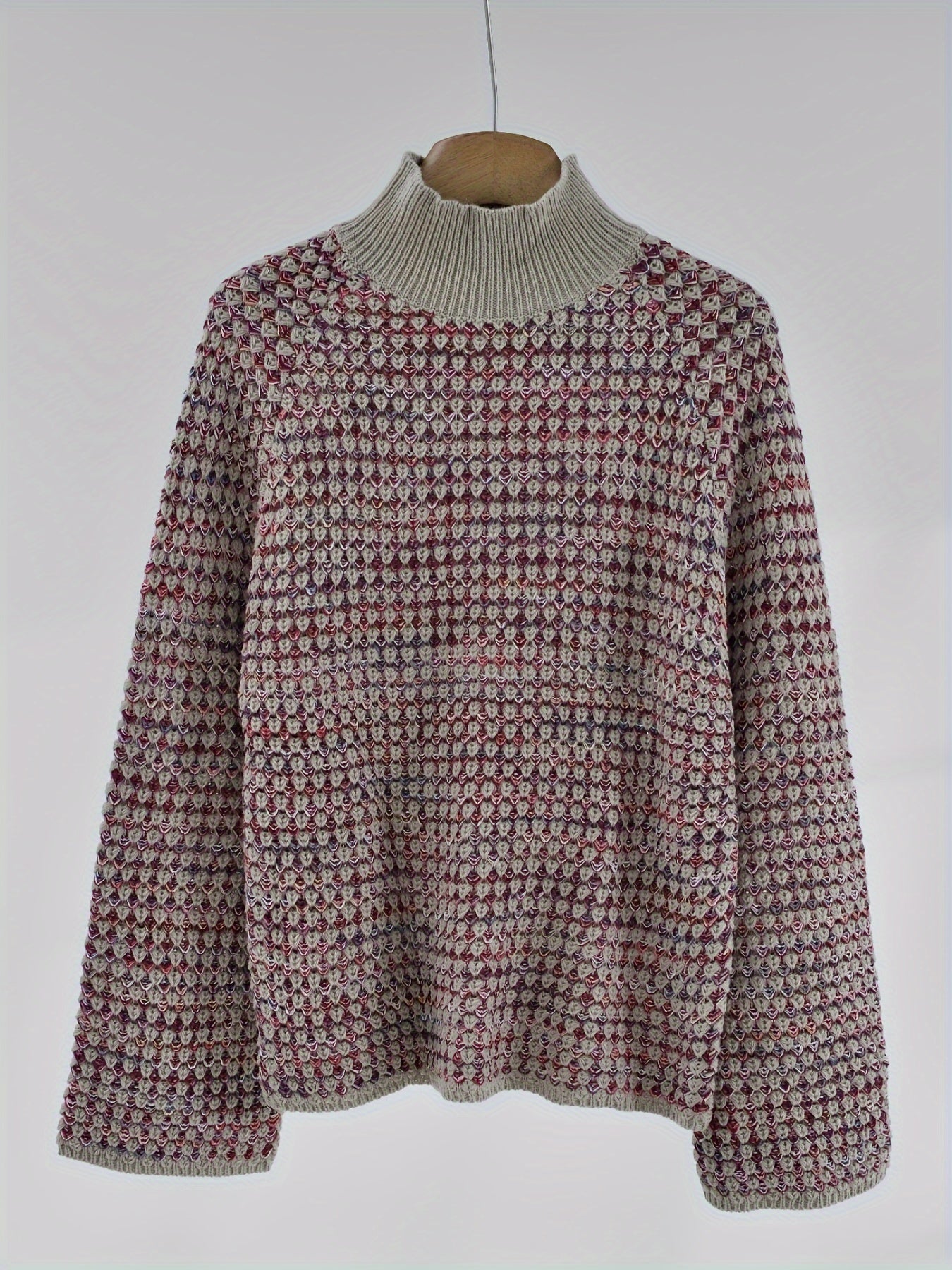 Gebreide trui met allover patroon in roze en wit, front view