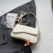 Tas wit vegan leer met schouderriem detail shot