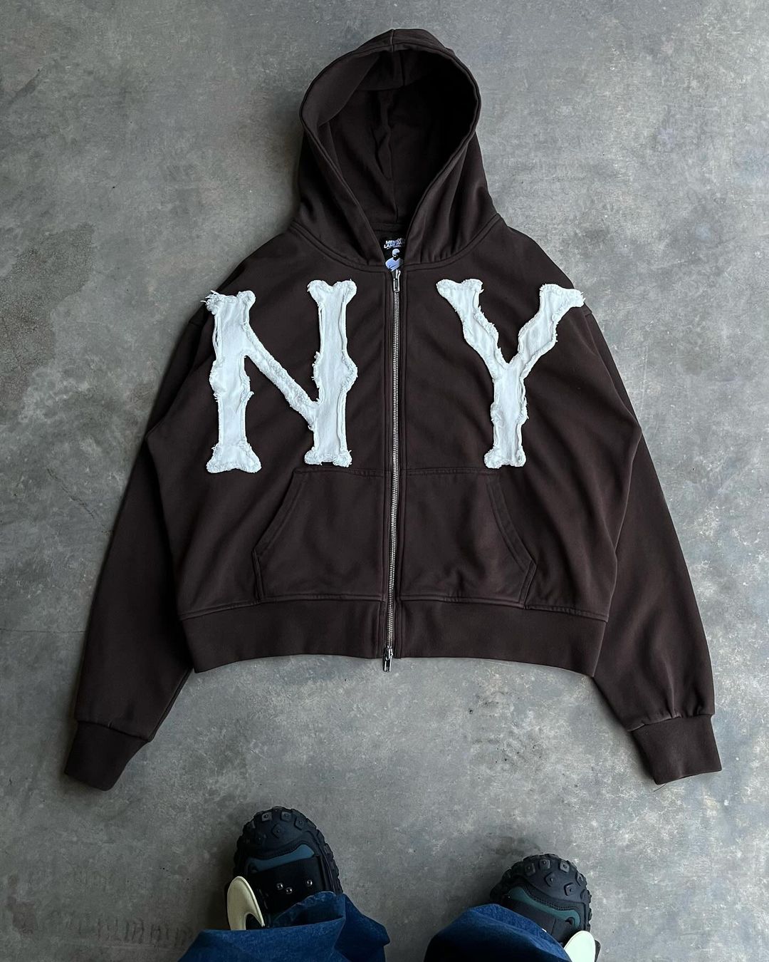 Visconte NY Zip Vest zwart met witte letters voorzijde