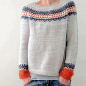 Trui met kleurrijke patroon en oranje accenten front view
