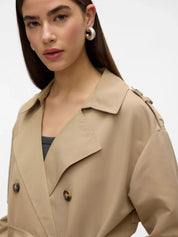 Trenchcoat beige met dubbele knopen en epauletten front view