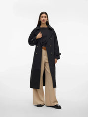 Trenchcoat zwart met dubbele rij knopen front view